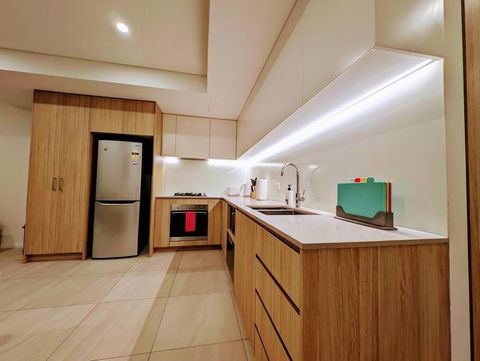 Modern 2 Bedroom Apartment Close To All Amenities! - Accommodation Search 2