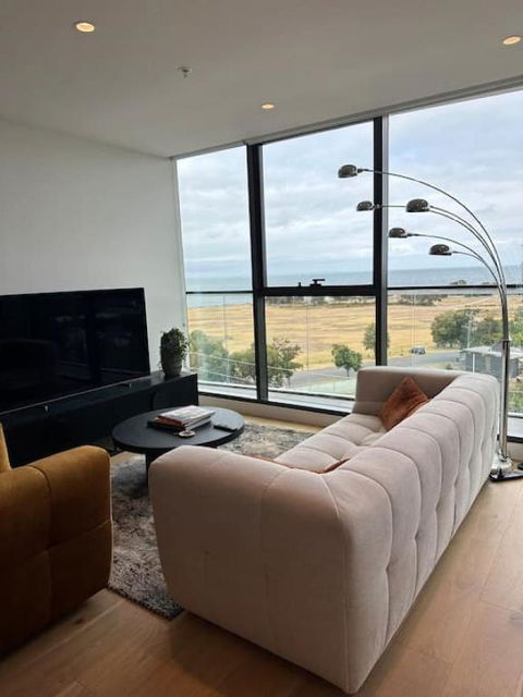 Modern 2 BRM Apt In Williamstown - Accommodation Search 1