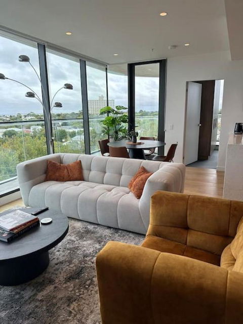 Modern 2 BRM Apt In Williamstown - Accommodation Search 2
