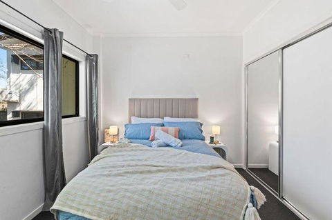 Modern Apartment In The Heart Of Norman Park - Accommodation Search 0