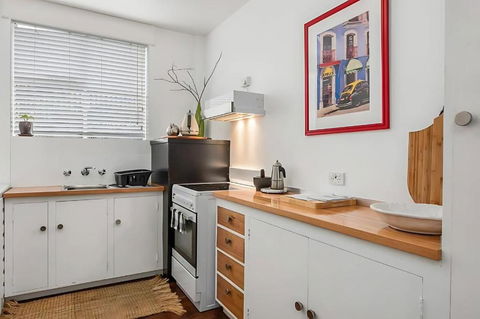 Modern City-Fringe Apartment In New Town - Accommodation Search 3