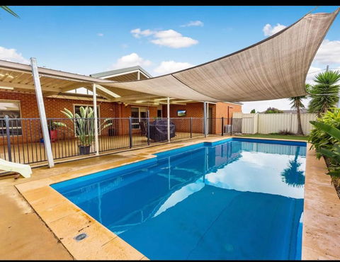 Modern Family Home With Pool - Accommodation Search 0