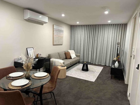 Modern Griffith Apartment - Accommodation Search 2