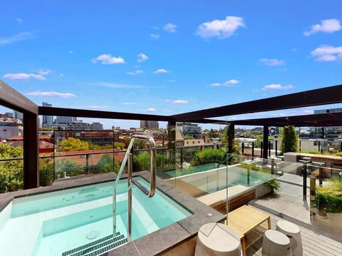 Modern, Luxury Oasis - Accommodation Search 3