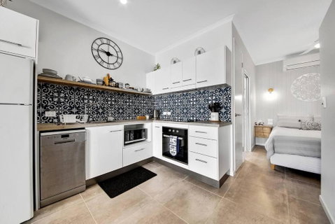 Modern Luxury Studio Apartment - Accommodation Search 0