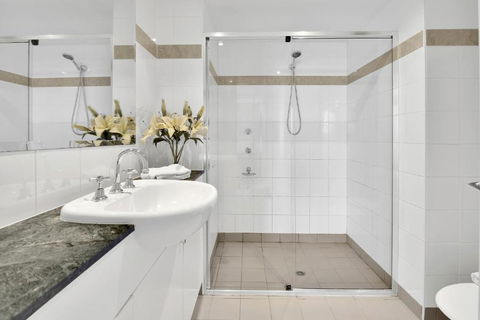 Modern Spacious Chatswood Apartment H1016 - Accommodation Search 2