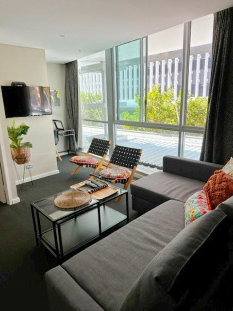 NEW Exquistely Furnished 2 Bedroom Apartment - Accommodation Search 1