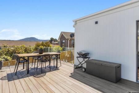 Mountain View Villa-close To Shops-10min To CBD - Accommodation Search 0