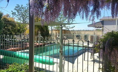 Must Love Dogs B&B & Self Contained Cottage - Accommodation Search 2