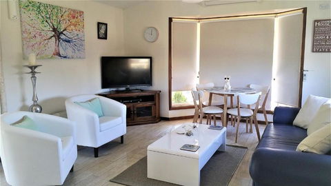 Must Love Dogs B&B & Self Contained Cottage - Accommodation Search 3