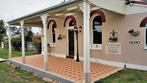 Must Love Dogs B&B & Self Contained Cottage - Accommodation Search 0