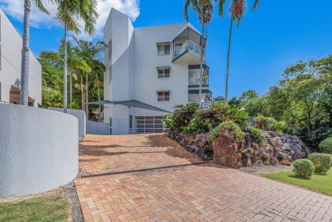 NEW! 2BR Whitsundays Oasis W/ Ocean Views - Accommodation Search 3