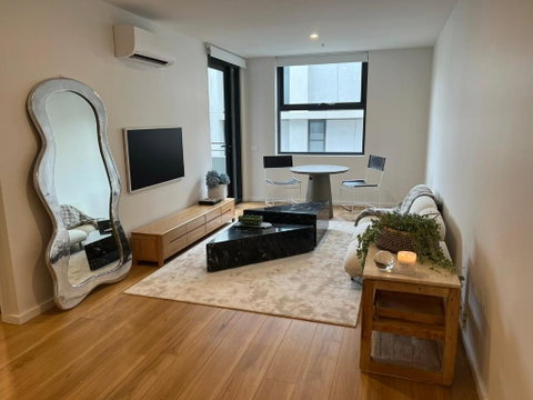 NEW BOUTIQUE 1bd Apt - Accommodation Search 0