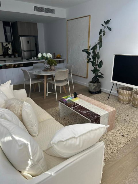 New & Modern Loft 1bd W/Pool&Gym - Accommodation Search 0