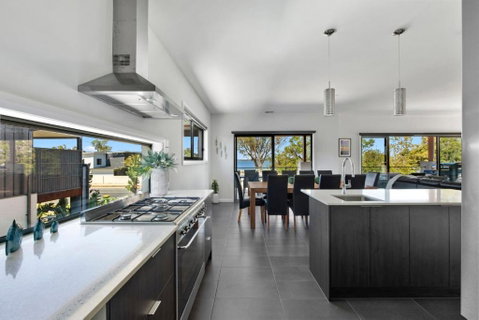 NEW - Sunrise Waters Holiday House - Accommodation Search 1