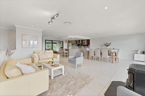 Oasis At Salamander Bay, 10 Raymond Ave - Boat Parking, WiFi, Air Con, Water Views - Accommodation Search 2