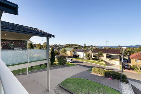 Oasis At Salamander Bay, 10 Raymond Ave - Boat Parking, WiFi, Air Con, Water Views - Accommodation Search 0