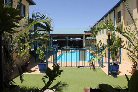 Ningaloo Club Backpackers - Accommodation Search 3