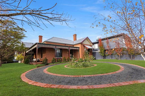 Noble View - Accommodation Search 0
