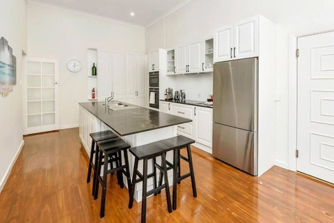 Normanville, Large Historic Three Bedroom Home - Accommodation Search 2