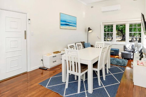 Normanville, Large Historic Three Bedroom Home - Accommodation Search 3
