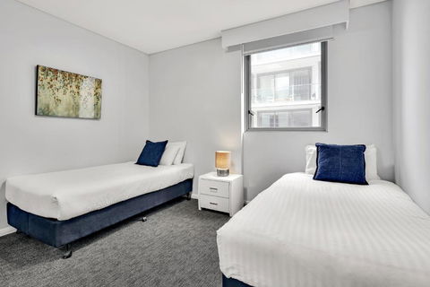 North Sydney Large Two Bedroom MIL2302 - Accommodation Search 2