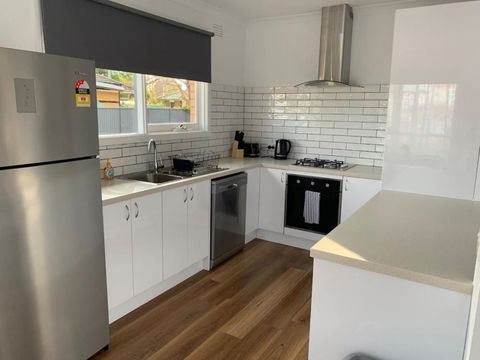 Nth Central 4BR Reno W WiFi - Accommodation Search 3