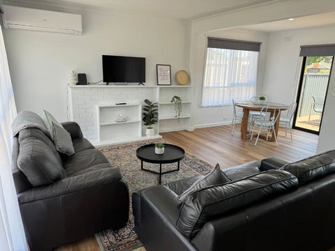 Nth Central 4BR Reno W WiFi - Accommodation Search 0