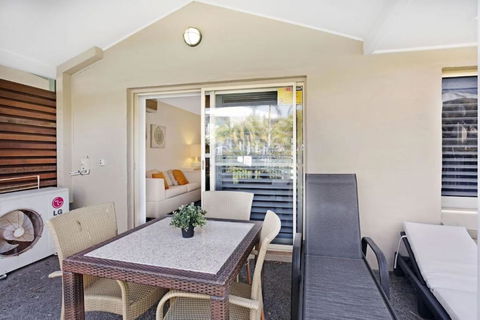 Oaks Pacific Blue Pool Spa More In Complex - Accommodation Search 0