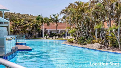 Oaks Pacific Blue Pool Spa More In Complex - Accommodation Search 1