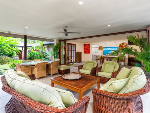 Oasis Beachfront Mirage - Accommodation Search 1