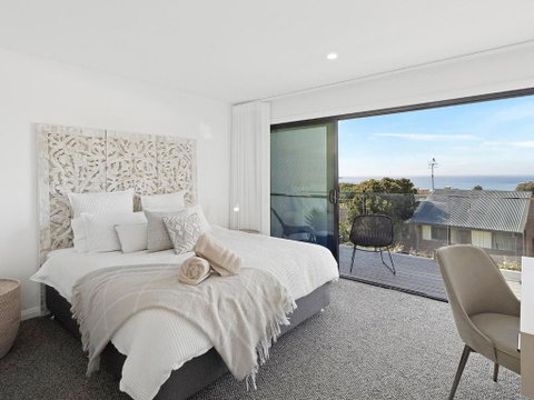 Ocean Scene - Accommodation Search 3