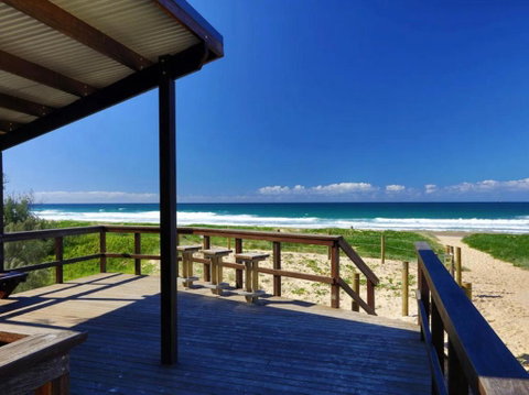 Oceanus Luxe Beachfront Bokarina - Accommodation Search 0