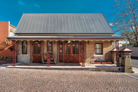 Old Bank Boutique Hotel - Accommodation Search 0