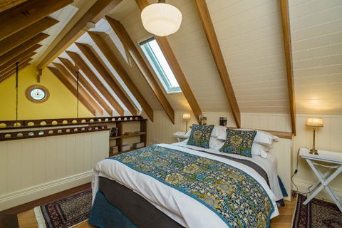 Old Bank Boutique Hotel - Accommodation Search 1
