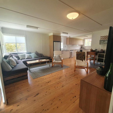 Olivers Beach House - Accommodation Search 0