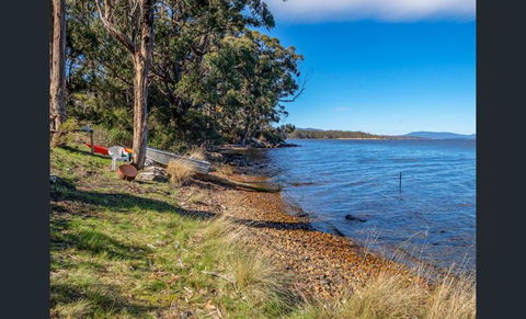 On The Huon River - Accommodation Search 1
