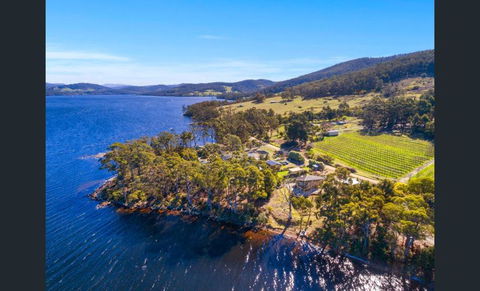 On The Huon River - Accommodation Search 2