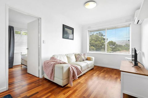Opposite Rippon Lea Estate - Accommodation Search 0