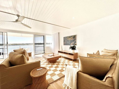 Opulent Noosa Sunsets 5HS - Accommodation Search 3