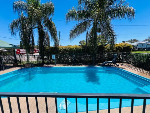 OVERLANDER MOTOR LODGE - Accommodation Search 0