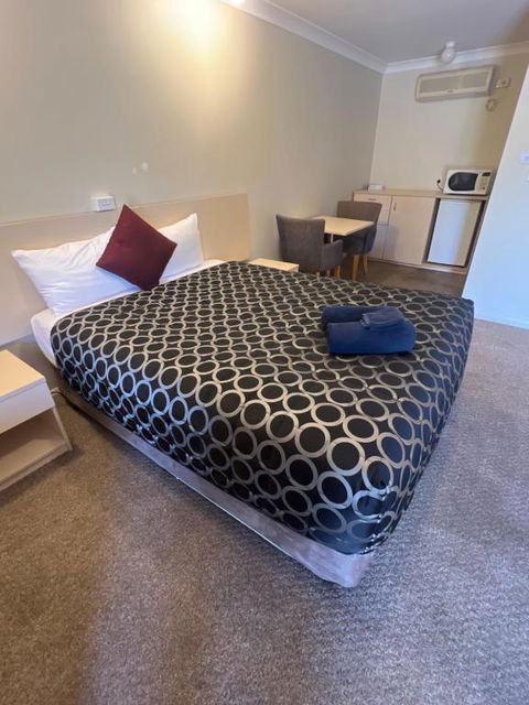 OVERLANDER MOTOR LODGE - Accommodation Search 1