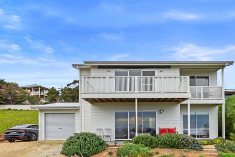 One Merino Panoramic Beach House Modern Sleeps 10 - Accommodation Search 0
