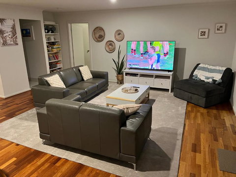 One Merino Panoramic Beach House Modern Sleeps 10 - Accommodation Search 1