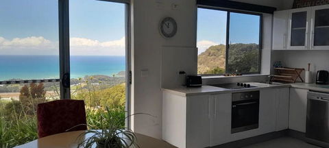 ON TOP Of THE WORLD Garden Studio - Accommodation Search 3