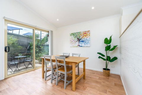 Peaceful 1BR Courtyard Unit In Quiet Dickson - Accommodation Search 1