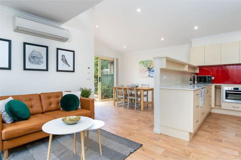 Peaceful 1BR Courtyard Unit In Quiet Dickson - Accommodation Search 2