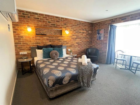 Paddlewheel Motel - Accommodation Search 1