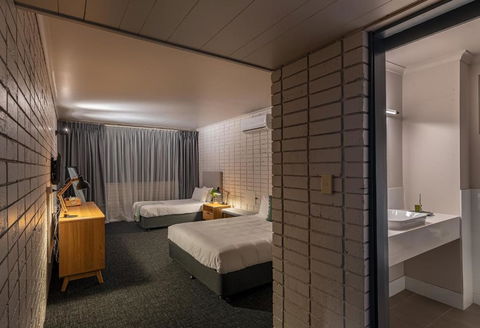 Palms Hotel - Accommodation Search 1