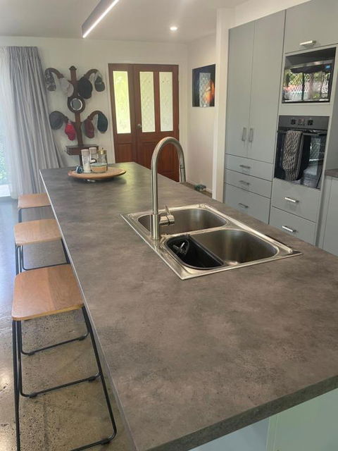 Pandanus Paradise. Newly Renovated 4 Bedroom Home - Accommodation Search 3